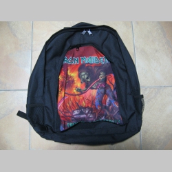 Iron Maiden ruksak čierny, 100% polyester. Rozmery: Výška 42 cm, šírka 34 cm, hĺbka až 22 cm pri plnom obsahu